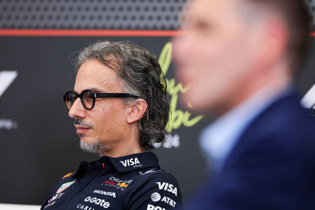 Laurent Mekies, Team Principal of Oracle Red Bull Racing , Practice, F1 Grand Prix of Abu Dhabi, am 05. December 2025 in Abu Dhabi, United Arab Emirates. (Foto von Diogo Cardoso DeFodi Images) Laurent Mekies, Team Principal of Oracle Red Bull Racing , Practice, F1 Grand Prix of Abu Dhabi, Yas Marina Circuit on December 5, 2025 in Abu Dhabi, United Arab Emirates. (Photo by Diogo Cardoso DeFodi Images)