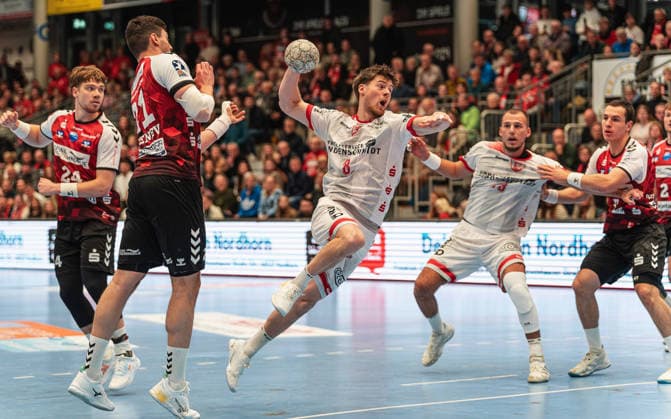Julius Fanger (TuS Ferndorf, 08) beim Torwurf HSG Nordhorn Lingen vs. TuS Ferndorf, Handball, 2. Bundesliga, 14. Spieltag, Saison 2025 2026, 05.12.2025 HSG Nordhorn Lingen vs. TuS Ferndorf, Handball, 2. Bundesliga, 14. Spieltag, Saison 2025 2026, 05.12.2025 Nordhorn Copyright: xEibner-Pressefoto DamianxKruczynx EP_DKI