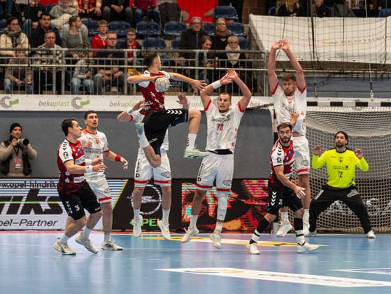 Tarek Marschall (HSG Nordhorn Lingen, 11) beim Torwurf HSG Nordhorn Lingen vs. TuS Ferndorf, Handball, 2. Bundesliga, 14. Spieltag, Saison 2025 2026, 05.12.2025 HSG Nordhorn Lingen vs. TuS Ferndorf, Handball, 2. Bundesliga, 14. Spieltag, Saison 2025 2026, 05.12.2025 Nordhorn Copyright: xEibner-Pressefoto DamianxKruczynx EP_DKI