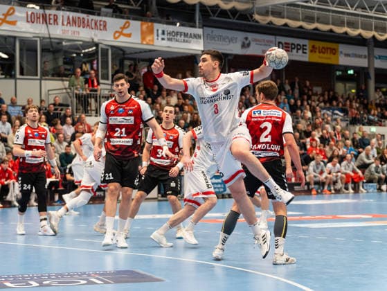 Josip Eres (TuS Ferndorf, 03) beim Torwurf HSG Nordhorn Lingen vs. TuS Ferndorf, Handball, 2. Bundesliga, 14. Spieltag, Saison 2025 2026, 05.12.2025 HSG Nordhorn Lingen vs. TuS Ferndorf, Handball, 2. Bundesliga, 14. Spieltag, Saison 2025 2026, 05.12.2025 Nordhorn Copyright: xEibner-Pressefoto DamianxKruczynx EP_DKI