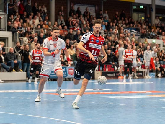 Tarek Marschall (HSG Nordhorn Lingen, 11) im Zweikampf gegen Josip Eres (TuS Ferndorf, 03) HSG Nordhorn Lingen vs. TuS Ferndorf, Handball, 2. Bundesliga, 14. Spieltag, Saison 2025 2026, 05.12.2025 HSG Nordhorn Lingen vs. TuS Ferndorf, Handball, 2. Bundesliga, 14. Spieltag, Saison 2025 2026, 05.12.2025 Nordhorn Copyright: xEibner-Pressefoto DamianxKruczynx EP_DKI