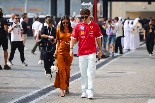 Charles Leclerc (Scuderia Ferrari HP, 16), Alexandra Saint Mleux (Partnerin Charles Leclerc (Scuderia Ferrari HP, 16) , ARE, Formel 1 Weltmeisterschaft, Abu Dhabi Grand Prix, Yas Marina Circuit, Saturday, 06.12.2025 ARE, Formel 1 Weltmeisterschaft, Abu Dhabi Grand Prix, Vereinigte Arabische Emirate, Yas Marina Circuit, 06.12.2025 Abu Dhabi Copyright: xEibner-Pressefoto AnnikaxGrafx EP_AGF