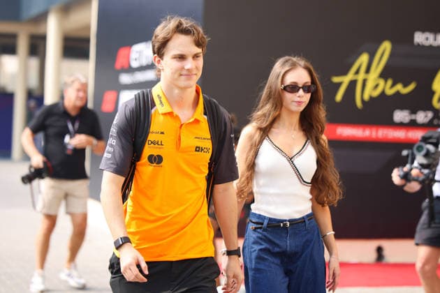 Oscar Piastri (McLaren Formula 1 Team, 81) mit Partnerin Lily Zneimer, ARE, Formel 1 Weltmeisterschaft, Abu Dhabi Grand Prix, Yas Marina Circuit, Saturday, 06.12.2025 ARE, Formel 1 Weltmeisterschaft, Abu Dhabi Grand Prix, Vereinigte Arabische Emirate, Yas Marina Circuit, 06.12.2025 Abu Dhabi Copyright: xEibner-Pressefoto AnnikaxGrafx EP_AGF