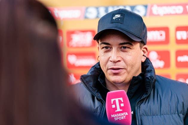 Samir Ferchichi (TSV Havelse 1912, Cheftrainer) im Interview mit Magenta GER, TSV Havelse 1912 vs. SC Verl, Fussball, 3. Liga, 17. Spieltag, Spielzeit 2025 2026, 06.12.2025 DFL Regulations prohibit any use of photographers as image sequences and or quasi-video. GER, TSV Havelse 1912 vs. SC Verl, Fussball, 3. Liga, 17. Spieltag, Spielzeit 2025 2026, 06.12.2025 Hannover Copyright: xEibner-Pressefoto JanxRollingerx EP_JSK