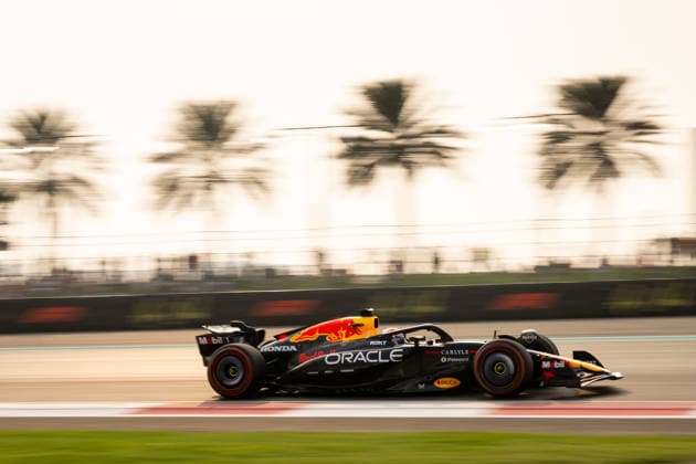 Max Verstappen (Oracle Red Bull Racing, Niederlande, 01) im RB21, UAE, Formel 1 Weltmeisterschaft, Abu Dhabi Grand Prix, Yas Marina Circuit, 3. Freies Training, 06.12.2025 UAE, Formel 1 Weltmeisterschaft, Abu Dhabi Grand Prix, Yas Marina Circuit, 06.12.2025 Yas Marina Island Copyright: xEibner-Pressefoto Memmlerx EP_MMR