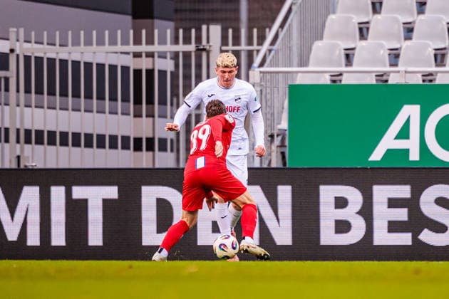 v.l. Florian Riedel (TSV Havelse 1912, 39), Alessio Besio (SC Verl, 23) GER, TSV Havelse 1912 vs. SC Verl, Fussball, 3. Liga, 17. Spieltag, Spielzeit 2025 2026, 06.12.2025 DFL Regulations prohibit any use of photographers as image sequences and or quasi-video. GER, TSV Havelse 1912 vs. SC Verl, Fussball, 3. Liga, 17. Spieltag, Spielzeit 2025 2026, 06.12.2025 Hannover Copyright: xEibner-Pressefoto JanxRollingerx EP_JSK