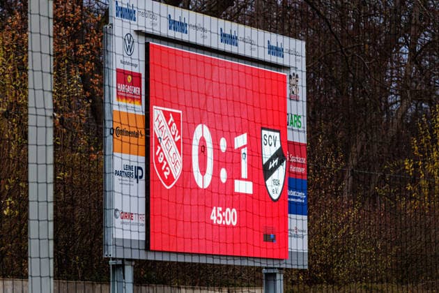 Halbzeitstand auf der Anzeigetafel 0:1 GER, TSV Havelse 1912 vs. SC Verl, Fussball, 3. Liga, 17. Spieltag, Spielzeit 2025 2026, 06.12.2025 DFL Regulations prohibit any use of photographers as image sequences and or quasi-video. GER, TSV Havelse 1912 vs. SC Verl, Fussball, 3. Liga, 17. Spieltag, Spielzeit 2025 2026, 06.12.2025 Hannover Copyright: xEibner-Pressefoto JanxRollingerx EP_JSK