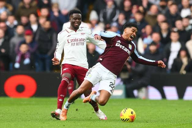 Bukayo Saka of Arsenal fouls Ian Maatsen of Aston Villa for a yellow card Aston Villa v Arsenal, Premier League, Football, Villa Park, Birmingham, UK - 06 Dec 2025Birmingham Villa Park United Kingdom EDITORIAL USE ONLY No use with unauthorised audio, video, data, fixture lists, club league logos or live services. Online in-match use limited to 120 images, no video emulation. No use in betting, games or single club league player publications. Copyright: xPaulxCurrie Shutterstockx 16009134bg