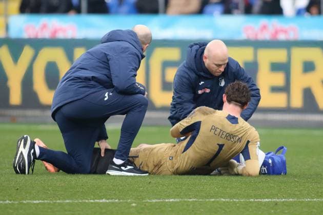 Verletzt Lukas Petersson Bloendal (TSG Hoffenheim II, 1) GER, TSG 1899 Hoffenheim II gegen SSV Jahn Regensburg, Fussball, 3.Liga, 17.Spieltag, Spielzeit 2025 2026, 06.12.2025 (DFL DFB REGULATIONS PROHIBIT ANY USE OF PHOTOGRAPHS as IMAGE SEQUENCES and or QUASI-VIDEO). GER,TSG 1899 Hoffenheim II gegen SSV Jahn Regensburg, Fussball, 3.Liga, 17.Spieltag, Spielzeit 2025 2026, 06.12.2025 Hoffenheim Copyright: xEibner-Pressefoto JoergxHirschx EP_JHH