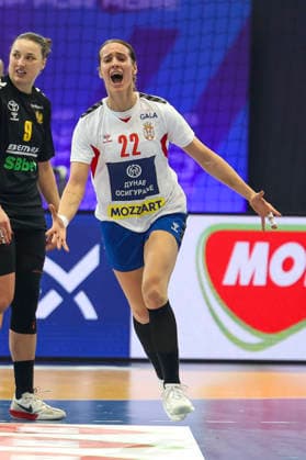 GER, Dortmund, 27th Wommen s World Championship, WM, Weltmeisterschaft 2025, Hauptrunde Main Round, Gruppe Group II, 3. Runde Round: Montenegro (MNE) vs. Serbien Serbia (SRB) 06.12.2025, Westfalenhalle, Dortmund, GER, Dortmund, 27th Wommen s World Championship 2025, Hauptrunde Main Round, Gruppe Group II, 3. Runde Round: Montenegro (MNE) vs. Serbien Serbia (SRB), im Bild: Torjubel Jubel Jubellauf, Jovana Jovović (SRB 22),
