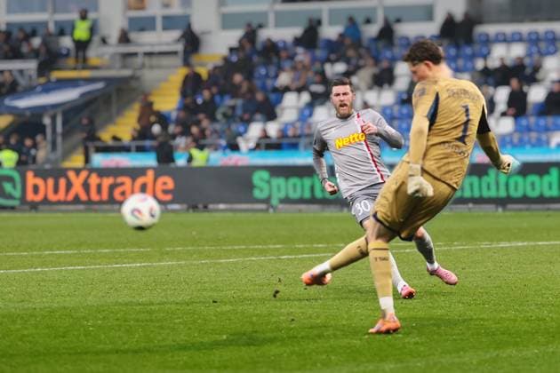 v.li. Christian Kuehlwetter (SSV Jahn Regensburg, 30). Lukas Petersson Bloendal (TSG Hoffenheim II, 1) GER, TSG 1899 Hoffenheim II gegen SSV Jahn Regensburg, Fussball, 3.Liga, 17.Spieltag, Spielzeit 2025 2026, 06.12.2025 (DFL DFB REGULATIONS PROHIBIT ANY USE OF PHOTOGRAPHS as IMAGE SEQUENCES and or QUASI-VIDEO). GER,TSG 1899 Hoffenheim II gegen SSV Jahn Regensburg, Fussball, 3.Liga, 17.Spieltag, Spielzeit 2025 2026, 06.12.2025 Hoffenheim Copyright: xEibner-Pressefoto JoergxHirschx EP_JHH