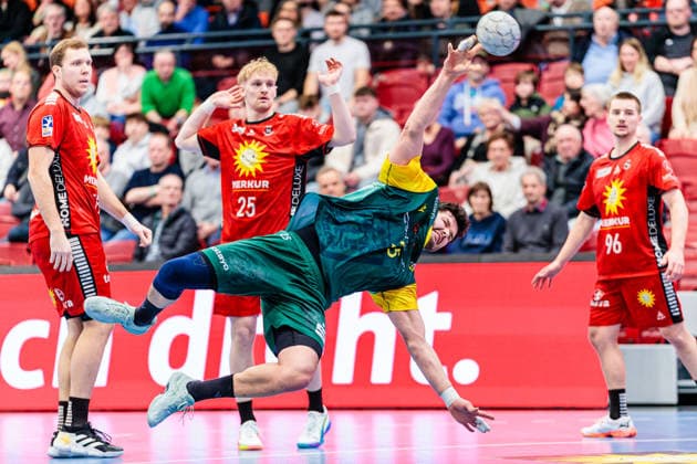 v.l. Jacob Lundahl (TuS N-Luebbecke, 17), Henri Pabst (TuS N-Luebbecke, 25), Philip Jungemann (VfL Eintracht Hagen, 25) GER, TuS N-Luebbecke vs. VfL Eintracht Hagen, Handball, 2. Bundesliga, 14. Spieltag, Spielzeit 2025 2026, 06.12.2025 GER, TuS N-Luebbecke vs. VfL Eintracht Hagen, Handball, 2. Bundesliga, 14. Spieltag, Spielzeit 2025 2026, 06.12.2025 Luebbecke Copyright: xEibner-Pressefoto JanxRollingerx EP_JSK