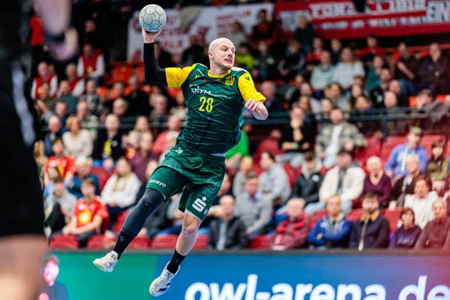 Hakon Dadi Styrmisson (VfL Eintracht Hagen, 28) im Torwurf GER, TuS N-Luebbecke vs. VfL Eintracht Hagen, Handball, 2. Bundesliga, 14. Spieltag, Spielzeit 2025 2026, 06.12.2025 GER, TuS N-Luebbecke vs. VfL Eintracht Hagen, Handball, 2. Bundesliga, 14. Spieltag, Spielzeit 2025 2026, 06.12.2025 Luebbecke Copyright: xEibner-Pressefoto JanxRollingerx EP_JSK