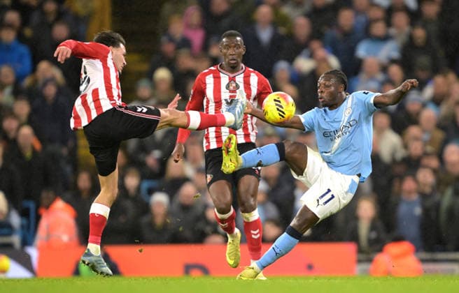Jeremy Doku of Manchester City and Enzo Le Fee of Sunderland Manchester City v Sunderland, Premier League, Football, Etihad Stadium, Manchester, UK - 06 Dec 2025Manchester Etihad Stadium United Kingdom EDITORIAL USE ONLY No use with unauthorised audio, video, data, fixture lists, club league logos or live services. Online in-match use limited to 120 images, no video emulation. No use in betting, games or single club league player publications. Copyright: xGreigxCowie Shutterstockx 16009223ag