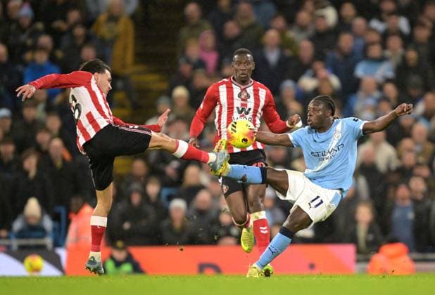 Jeremy Doku of Manchester City and Enzo Le Fee of Sunderland Manchester City v Sunderland, Premier League, Football, Etihad Stadium, Manchester, UK - 06 Dec 2025Manchester Etihad Stadium United Kingdom EDITORIAL USE ONLY No use with unauthorised audio, video, data, fixture lists, club league logos or live services. Online in-match use limited to 120 images, no video emulation. No use in betting, games or single club league player publications. Copyright: xGreigxCowie Shutterstockx 16009223af