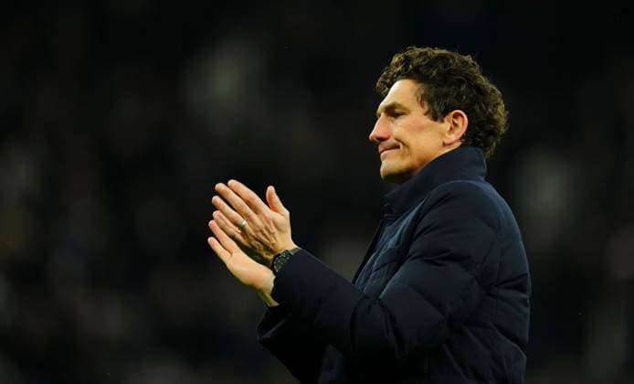Brentford Manager Keith Andrews applauds the fans at full time Tottenham Hotspur v Brentford, Premier League, Football, Tottenham Hotspur Stadium, London, UK - 06 Dec 2025London Tottenham Hotspur Stadium United Kingdom EDITORIAL USE ONLY No use with unauthorised audio, video, data, fixture lists, club league logos or live services. Online in-match use limited to 120 images, no video emulation. No use in betting, games or single club league player publications. Copyright: xJavierxGarcia Shutterstockx 16009239am