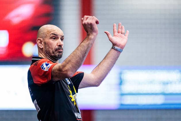 Davor Dominikovic (TuS N-Luebbecke, Trainer) gestikuliert GER, TuS N-Luebbecke vs. VfL Eintracht Hagen, Handball, 2. Bundesliga, 14. Spieltag, Spielzeit 2025 2026, 06.12.2025 GER, TuS N-Luebbecke vs. VfL Eintracht Hagen, Handball, 2. Bundesliga, 14. Spieltag, Spielzeit 2025 2026, 06.12.2025 Luebbecke Copyright: xEibner-Pressefoto JanxRollingerx EP_JSK