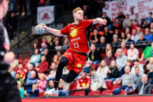 Niko Blaauw (TuS N-Luebbecke, 23) im Torwurf GER, TuS N-Luebbecke vs. VfL Eintracht Hagen, Handball, 2. Bundesliga, 14. Spieltag, Spielzeit 2025 2026, 06.12.2025 GER, TuS N-Luebbecke vs. VfL Eintracht Hagen, Handball, 2. Bundesliga, 14. Spieltag, Spielzeit 2025 2026, 06.12.2025 Luebbecke Copyright: xEibner-Pressefoto JanxRollingerx EP_JSK