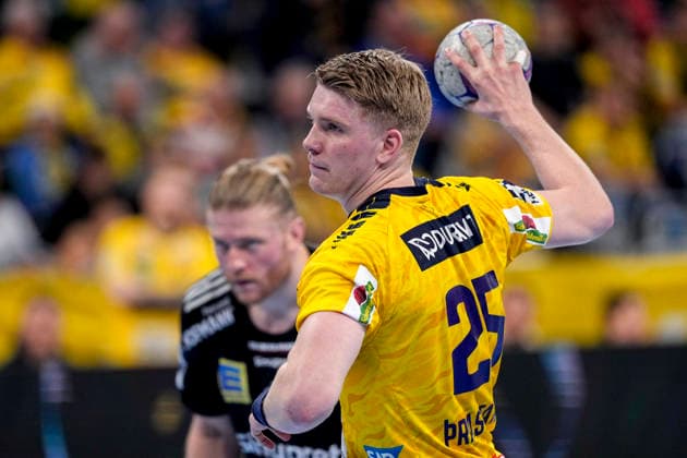 Haukur Thrastarson (RNL, 25), Einzelbild, Einzelfoto, beim Siebenmeter, 7-Meter, Strafwurf, Spielszene, Action, Aktion, 06.12.2025, Mannheim (Deutschland), Handball, Bundesliga, Rhein-Neckar Löwen - HC Erlangen