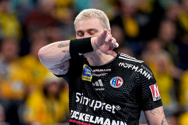 Marek Nissen (HCE, 6), Einzelbild, Einzelfoto, Aktion, Action, enttäuscht schauend, Enttäuschung, Frustration, disappointed, pessimistisch, Spieler vom HC Erlangen, 06.12.2025, Mannheim (Deutschland), Handball, Bundesliga, Rhein-Neckar Löwen - HC Erlangen