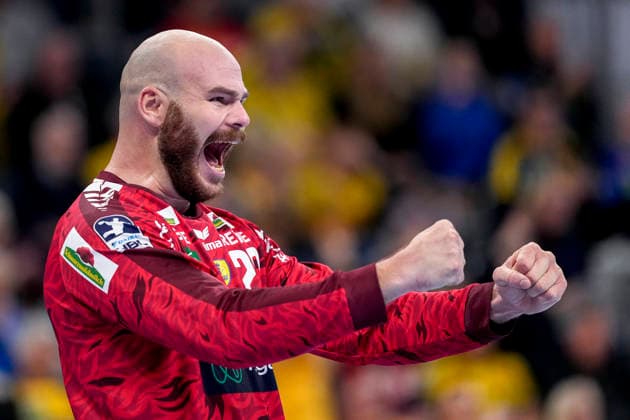 Mike Jensen (Torwart, RNL, 20), Einzelbild, Einzelfoto, Aktion, Action, Jubel, jubeln, jubelt, celebration, Freude, freuen, freut sich, zuversichtlich, optimistisch, positiv, Spielszene, Spieler der Rhein-Neckar-Löwen, 06.12.2025, Mannheim (Deutschland), Handball, Bundesliga, Rhein-Neckar Löwen - HC Erlangen