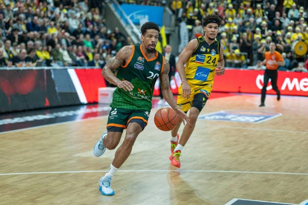 Urald King (VET-CONCEPT Gladiators Trier, 20), Brandon Tischler (MHP RIESEN Ludwigsburg, 24), GER, MHP RIESEN Ludwigsburg vs. VET-CONCEPT Gladiators Trier, easycredit BBL, Basketball, Bundesliga, 9. Spieltag, Spielzeit 2025 2026, 06.12.2025, GER, MHP RIESEN Ludwigsburg vs. VET-CONCEPT Gladiators Trier, easycredit BBL, Basketball, Bundesliga, 9. Spieltag, Spielzeit 2025 2026, 06.12.2025 Ludwigsburg Copyright: xEibner-Pressefoto SaschaxWaltherx EP_EER