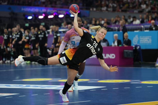 GER, Dortmund, 27th Wommen s World Championship, WM, Weltmeisterschaft 2025, Hauptrunde Main Round, Gruppe II 3. Runde: Spanien Spain (ESP) vs. Deutschland Germany (GER) 06.12.2025, Westfalenhalle, Dortmund, GER, Dortmund, 27th Wommen s World Championship 2025, Hauptrunde Main Round, Gruppe II 3. Runde: Spanien Spain (ESP) vs. Deutschland Germany (GER), im Bild: 7 Meter durch Antje Döll (Ger 29),