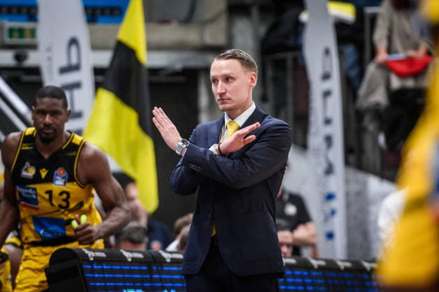 Mikko Riipinen (MHP RIESEN Ludwigsburg, Head-Coach) GER, MHP Riesen Ludwigsburg - VET-CONCEPT Gladiators Trier, easycredit BBL, Basketball, Bundesliga, 9. Spieltag, Spielzeit 2025 2026, 06.12.2025 GER, MHP Riesen Ludwigsburg - VET-CONCEPT Gladiators Trier, easycredit BBL, Basketball, Bundesliga, 9. Spieltag, Spielzeit 2025 2026, 06.12.2025 Ludwigsburg Copyright: xSandyxDinkelackerx EP_SDR