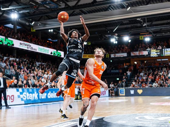 Ross Williams (Veolia Towers Hamburg, 34) im Dunk Rasta Vechta vs. Veolia Towers Hamburg, Basketball, easyCredit Basketball Bundesliga, 9. Spieltag, Saison 2025 2026, 07.12.2025 Rasta Vechta vs. Veolia Towers Hamburg, Basketball, easyCredit Basketball Bundesliga, 9. Spieltag, Saison 2025 2026, 07.12.2025 Vechta Copyright: xEibner-Pressefoto DamianxKruczynx EP_DKI