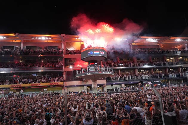 Formula 1 Etihad Airways Abu Dhabi Grand Prix 2025 07.12.2025, Yas Marina Circuit, Abu Dhabi, Formula 1 Etihad Airways Abu Dhabi Grand Prix 2025 , im Bild Podium:, Sieger Max Verstappen (NLD), Oracle Red Bull Racing, 2.Platz für Oscar Piastri (AUS), McLaren F1 Team, 3.Platz und damit der neue Formel 1 Weltmeister 2025, Lando Norris (GBR)