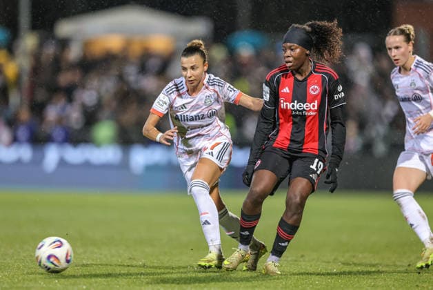 GER, Frankfurt, Eintracht Frankfurt vs FC Bayern München, Google Pixel Bundesliga, Fussball, DFB, Spielzeit 2025 2026, Stadion am Brentanobad, 12. Spieltag im Bild v.l.: Arianna Caruso (Bayern München 27), Nicole Anyomi (Eintracht Frankfurt 19) DFB DFL REGULATIONS PROHIBIT ANY USE OF PHOTOGRAPHS AS IMAGE SEQUENCES AND OR QUASI-VIDEO, 07.12.2026 Copyright: HMBxMedia HendrikxHamelau