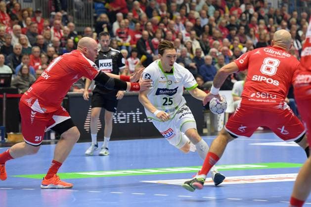 Olle Forsell Schefvert (MT Melsungen 25) (am Ball), Arnar Freyr Arnarsson (MT Melsungen 21) (L), Adrian Sipos (MT Melsungen 8) , GER, MT Melsungen - HSG Wetzlar, Handball, 1. Bundesliga, 15. Spieltag, Saison 2025 2026, 07.12.2025, GER, MT Melsungen - HSG Wetzlar, Handball, 1. Bundesliga, 15. Spieltag, Saison 2025 2026, 07.12.2025 Kassel Copyright: xEibner-Pressefotox xRolandxSippelx EP_RSL