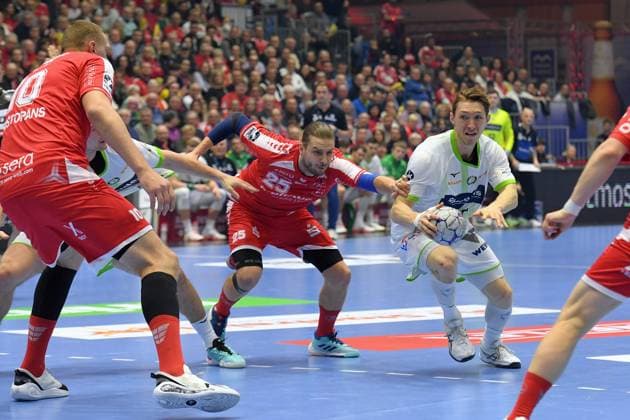 Justin Mueller (HSG Wetzlar 25) (am Ball), Dainis Kristopans (MT Melsungen 10), Olle Forsell Schefvert (MT Melsungen 25) (M) , GER, MT Melsungen - HSG Wetzlar, Handball, 1. Bundesliga, 15. Spieltag, Saison 2025 2026, 07.12.2025, GER, MT Melsungen - HSG Wetzlar, Handball, 1. Bundesliga, 15. Spieltag, Saison 2025 2026, 07.12.2025 Kassel Copyright: xEibner-Pressefotox xRolandxSippelx EP_RSL