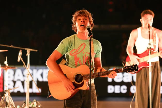 Zartmann (deutscher Saenger) und Band bei Music meets Basketball im BMW Park nach dem Spiel, GER, FC Bayern Basketball vs. SYNTAINICS MBC, Basketball, easycredit Basketball Bundesliga, 9. Spieltag, Saison 2025 2026, 07.12.2025, GER, FC Bayern Basketball vs. SYNTAINICS MBC, Basketball, easycredit Basketball Bundesliga, 9. Spieltag, Saison 2025 2026, 07.12.2025 Muenchen Copyright: xEibner-Pressefoto JennixMaulx EP_JML