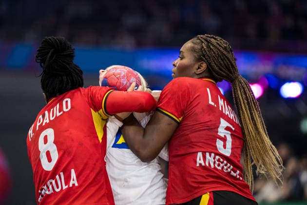 251207 Emma Lindqvist of Sweden during the 2025 IHF Women™s World Championship, WM, Weltmeisterschaft handball match between Angola and Sweden on December 7, 2025 in Dortmund. Photo: Emma Wallskog BILDBYRAN COP 320 EW0607 handball, handboll, handball,handboll,handball,bbeng,vm,handba Copyright: EMMAxWALLSKOG BB251207EW030
