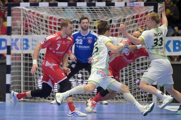 Justin Mueller (HSG Wetzlar 25) (am Ball), David Mandic (MT Melsungen 7), Georg Loewen (HSG Wetzlar 33), Kristof Palasics (Torwart MT Melsungen 32) (hinten) , GER, MT Melsungen - HSG Wetzlar, Handball, 1. Bundesliga, 15. Spieltag, Saison 2025 2026, 07.12.2025, GER, MT Melsungen - HSG Wetzlar, Handball, 1. Bundesliga, 15. Spieltag, Saison 2025 2026, 07.12.2025 Kassel Copyright: xEibner-Pressefotox xRolandxSippelx EP_RSL
