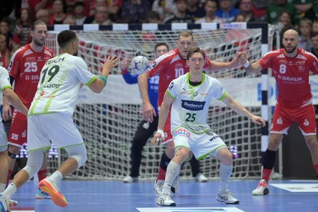 Justin Mueller (HSG Wetzlar 25) (M), Philipp Ahouansou (HSG Wetzlar 19), Dainis Kristopans (MT Melsungen 10), Adrian Sipos (MT Melsungen 8), Olle Forsell Schefvert (MT Melsungen 25) , GER, MT Melsungen - HSG Wetzlar, Handball, 1. Bundesliga, 15. Spieltag, Saison 2025 2026, 07.12.2025, GER, MT Melsungen - HSG Wetzlar, Handball, 1. Bundesliga, 15. Spieltag, Saison 2025 2026, 07.12.2025 Kassel Copyright: xEibner-Pressefotox xRolandxSippelx EP_RSL