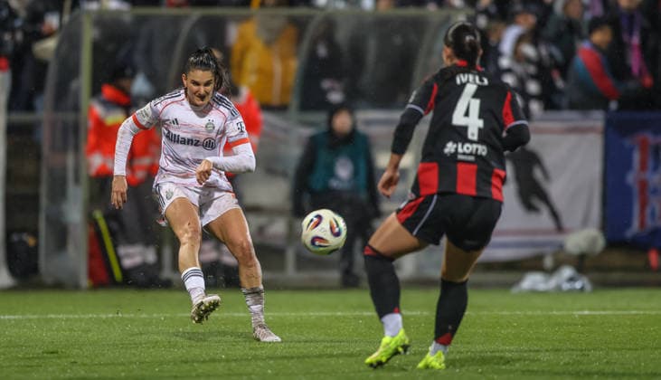 GER, Frankfurt, Eintracht Frankfurt vs FC Bayern München, Google Pixel Bundesliga, Fussball, DFB, Spielzeit 2025 2026, Stadion am Brentanobad, 12. Spieltag im Bild v.l.: Jovana Damnjanović (Bayern München 9), Noemi Ivelj (Eintracht Frankfurt 4) DFB DFL REGULATIONS PROHIBIT ANY USE OF PHOTOGRAPHS AS IMAGE SEQUENCES AND OR QUASI-VIDEO, 07.12.2026 Copyright: HMBxMedia HendrikxHamelau