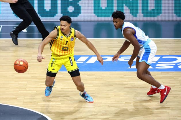 DEU, easyCredit BBL, ALBA vs. Frankfurt, 07.12.2025, Max-Schmeling-Halle, Berlin, DEU, easyCredit BBL, ALBA vs. Frankfurt, im Bild Jack Kayil( ALBA Berlin 7), Nahiem Alleyne (Fraport Skyliners 4)