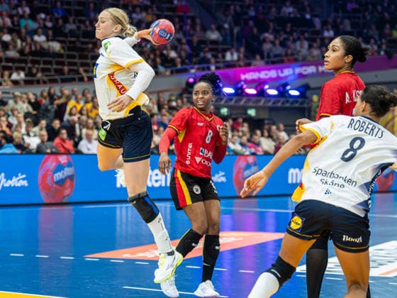 Emma Lindkvist (Schweden, 23) kommt frei zum Wurf, Angola vs. Schweden, Handball, Weltmeisterschaft, Frauen, Spielzeit 2025 2026, 07.12.2025, Angola vs. Schweden, Handball, Weltmeisterschaft, Frauen, Spielzeit 2025 2026, 07.12.2025 Dortmund Copyright: xEibner-Pressefoto MichaelxSchmidx EP_MST