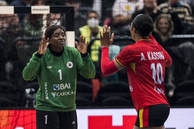 251207 Goalkeeper Marta Samuel Alberto and Albertina Da Cruz Kassoma of Angola celebrating during the 2025 IHF Women™s World Championship, WM, Weltmeisterschaft handball match between Angola and Sweden on December 7, 2025 in Dortmund. Photo: Emma Wallskog BILDBYRAN COP 320 EW0607 handball, handboll, handball,handboll,handball,bbeng,vm,handba Copyright: EMMAxWALLSKOG BB251207EW053
