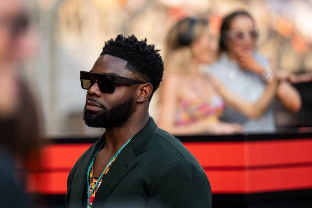 Micah Richards (England, ehemaliger Fußballspieler), UAE, Formel 1 Weltmeisterschaft, Abu Dhabi Grand Prix, Yas Marina Circuit, Rennen, 07.12.2025 UAE, Formel 1 Weltmeisterschaft, Abu Dhabi Grand Prix, Yas Marina Circuit, Rennen, 07.12.2025 Yas Marina Island Copyright: xEibner-Pressefoto Memmlerx EP_MMR