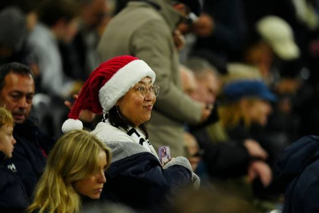A Fulham fan in a home knitted Santa hat Fulham v Crystal Palace, Premier League, Football, Craven Cottage, London, UK - 07 Dec 2025London Craven Cottage United Kingdom EDITORIAL USE ONLY No use with unauthorised audio, video, data, fixture lists, club league logos or live services. Online in-match use limited to 120 images, no video emulation. No use in betting, games or single club league player publications. Copyright: xJavierxGarcia Shutterstockx 16009431fe