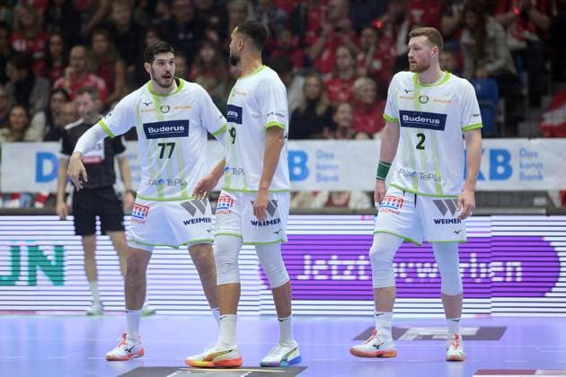 Stefan Cavor (HSG Wetzlar 77) , Philipp Ahouansou (HSG Wetzlar 19), Nikola Grahovac (HSG Wetzlar 2) (L-R) , GER, MT Melsungen - HSG Wetzlar, Handball, 1. Bundesliga, 15. Spieltag, Saison 2025 2026, 07.12.2025, GER, MT Melsungen - HSG Wetzlar, Handball, 1. Bundesliga, 15. Spieltag, Saison 2025 2026, 07.12.2025 Kassel Copyright: xEibner-Pressefotox xRolandxSippelx EP_RSL