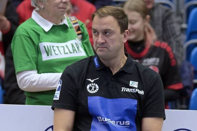 Momir Ilic (Trainer HSG Wetzlar) auf der Bank , GER, MT Melsungen - HSG Wetzlar, Handball, 1. Bundesliga, 15. Spieltag, Saison 2025 2026, 07.12.2025, GER, MT Melsungen - HSG Wetzlar, Handball, 1. Bundesliga, 15. Spieltag, Saison 2025 2026, 07.12.2025 Kassel Copyright: xEibner-Pressefotox xRolandxSippelx EP_RSL