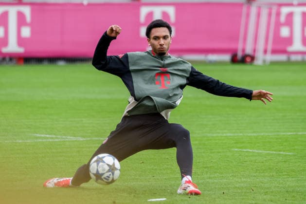 Vincent Manuba (FC Bayern Muenchen), GER, Abschlusstraining, FC Bayern Muenchen, Fussball, UEFA Champions League, Liga-Phase, 6. Spieltag, Saison 2025 2026, 08.12.2025, GER, Abschlusstraining, FC Bayern Muenchen, Fussball, UEFA Champions League, Liga-Phase, 6. Spieltag, Saison 2025 2026, 08.12.2025 Muenchen Copyright: xEibner-Pressefoto JennixMaulx EP_JML