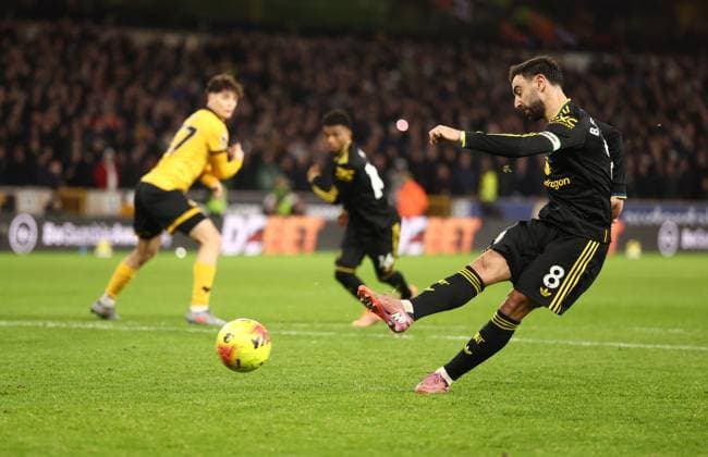 Bruno Fernandes of Manchester United, ManU scores a goal from the penalty spot 1-4. Wolverhampton Wanderers v Manchester United, Premier League, Football, Molineux, Wolverhampton, UK - 08 Dec 2025Wolverhampton Molineux United Kingdom EDITORIAL USE ONLY No use with unauthorised audio, video, data, fixture lists, club league logos or live services. Online in-match use limited to 120 images, no video emulation. No use in betting, games or single club league player publications. Copyright: xRyanxBrowne Shutterstockx 16009503cb