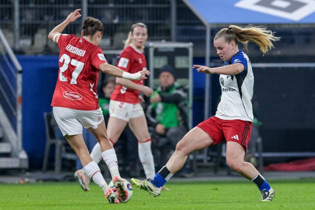 v.li.: Laura Feiersinger (1. FC Köln, 27) und Svea Stoldt (Hamburger SV, 8) im Zweikampf, Duell, Dynamik, Aktion, Action, Spielszene, DIE DFB-RICHTLINIEN UNTERSAGEN JEGLICHE NUTZUNG VON FOTOS ALS SEQUENZBILDER UND ODER VIDEOÄHNLICHE FOTOSTRECKEN. DFB REGULATIONS PROHIBIT ANY USE OF PHOTOGRAPHS AS IMAGE SEQUENCES AND OR QUASI-VIDEO., 08.12.2025, Hamburg (Deutschland), Fussball, Google Pixel Frauen-Bundesliga, Hamburger SV - 1. FC Köln