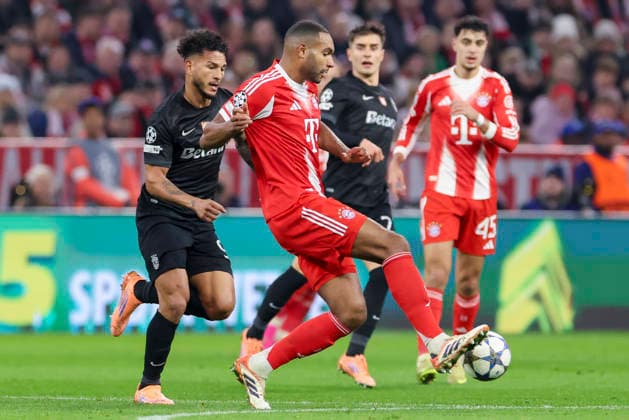 Luis Suarez (Sporting Clube de Portugal) und Jonathan Tah (FC Bayern Muenchen) kaempfen um den Ball, UEFA Champions League 2025 26 League Phase MD6, FC Bayern München v Sporting Clube de Portugal, Football Arena Munich am 09. December 2025 in München, Deutschland. (Foto von Marco Steinbrenner DeFodi Images) Luis Suarez (Sporting Clube de Portugal) und Jonathan Tah (FC Bayern Muenchen) battle for the ball, UEFA Champions League 2025 26 League Phase MD6, FC Bayern München v Sporting Clube de Portugal, Football Arena Munich, December 9, 2025 in Munich, Germany. (Photo by Marco Steinbrenner DeFodi Images)