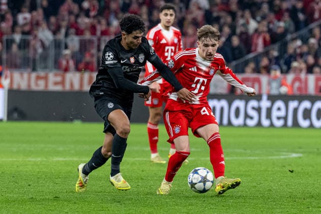 Kampf um den Ball Zweikampf zwischen Joao Simoes (Sporting Lissabon, 52) und Lennart Karl (FC Bayern Muenchen, 42) GER, FC Bayern Muenchen vs. Sporting Lissabon SCP, Fussball, Champions League, Ligaphase 6. Spieltag, Saison 2025 2026, 09.12.2025. (DFL DFB REGULATIONS PROHIBIT ANY USE OF PHOTOGRAPHS as IMAGE SEQUENCES and or QUASI-VIDEO). GER, FC Bayern Muenchen vs. Sporting Lissabon SCP, Fussball, Champions League, Ligaphase 6. Spieltag, Saison 2025 2026, 09.12.2025. Muenchen Copyright: xEibner-Pressefoto HeikexFeinerx EP_HFR